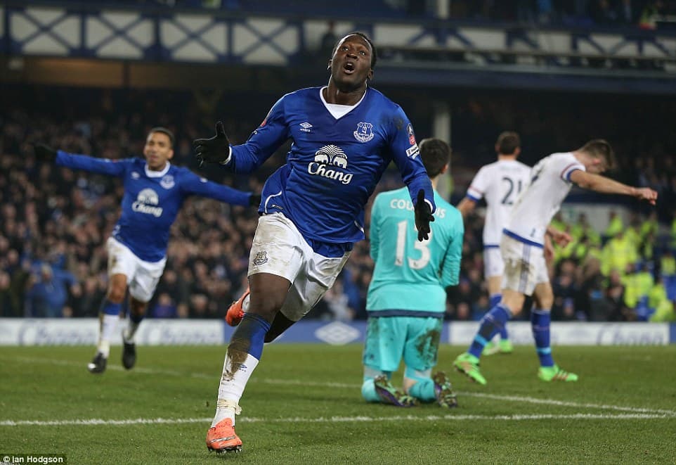 Everton vượt qua Chelsea ở tứ kết cúp FA