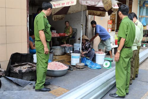 Phát hiện hơn 1 tấn mỡ không rõ nguồn gốc
