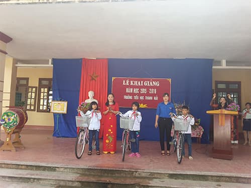 Xe đạp 1.000 đồng tặng bạn học nghèo