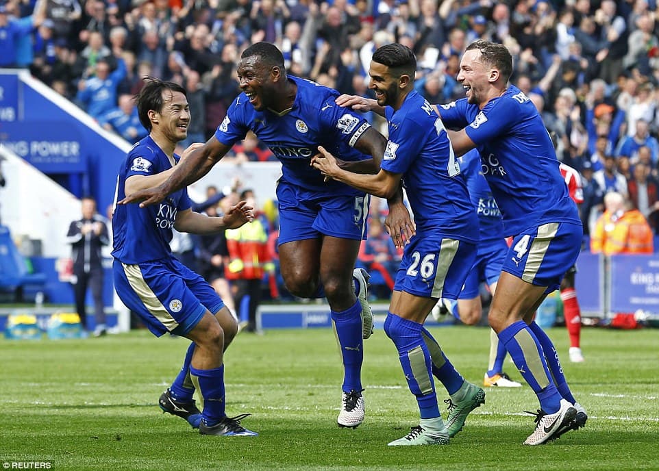 Leicester City tiến gần đến ngôi vô địch, MU áp sát tốp 4