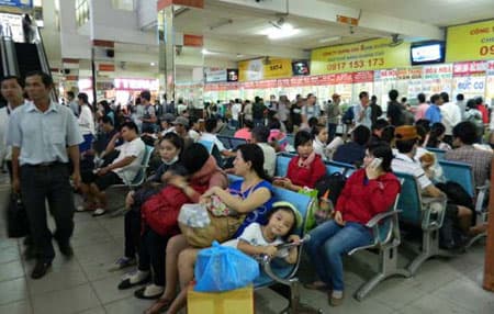 Các bến xe TP Hồ Chí Minh tăng giá vé khoảng 30-40% dịp lễ 30-4