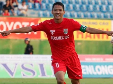 B. Bình Dương thắng kịch tính trước ĐKVĐ Hàn Quốc Jeonbuk FC