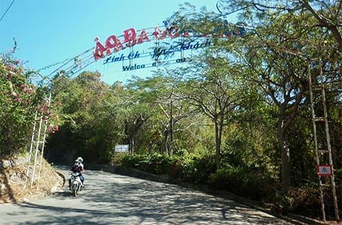 Đề nghị sớm chỉnh trang bảng hiệu