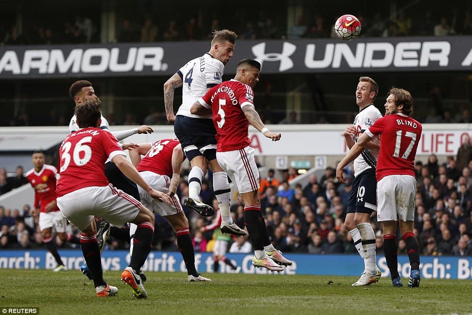 Đè bẹp MU, Tottenham tiếp tục bám đuổi đội đầu bảng