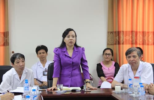 Bộ trưởng Bộ Y tế kiểm tra đột xuất 2 bệnh viện lớn tại Hà Nội