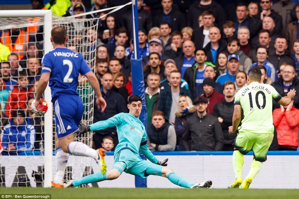 Aguero lập hat-trick, Man City đè bẹp Chelsea