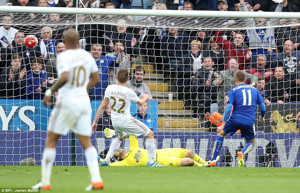 Đè bẹp Swansea, Leicester City tạm hơn Tottenham 8 điểm