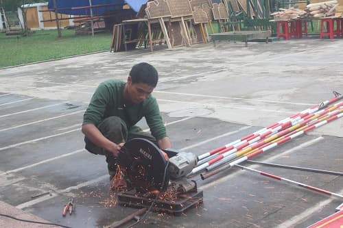 "Chuyên gia" làm học cụ