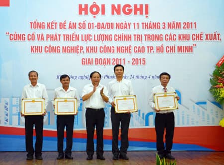 Xây dựng lực lượng chính trị trong khu chế xuất, khu công nghiệp