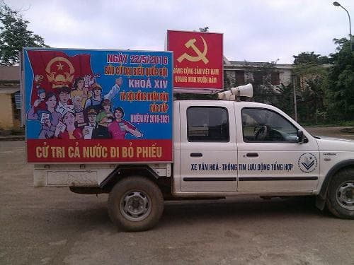 Xe lưu động nối liền thông tin bầu cử