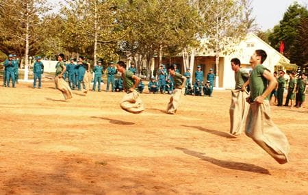 Hấp dẫn "Hội trại huấn luyện"