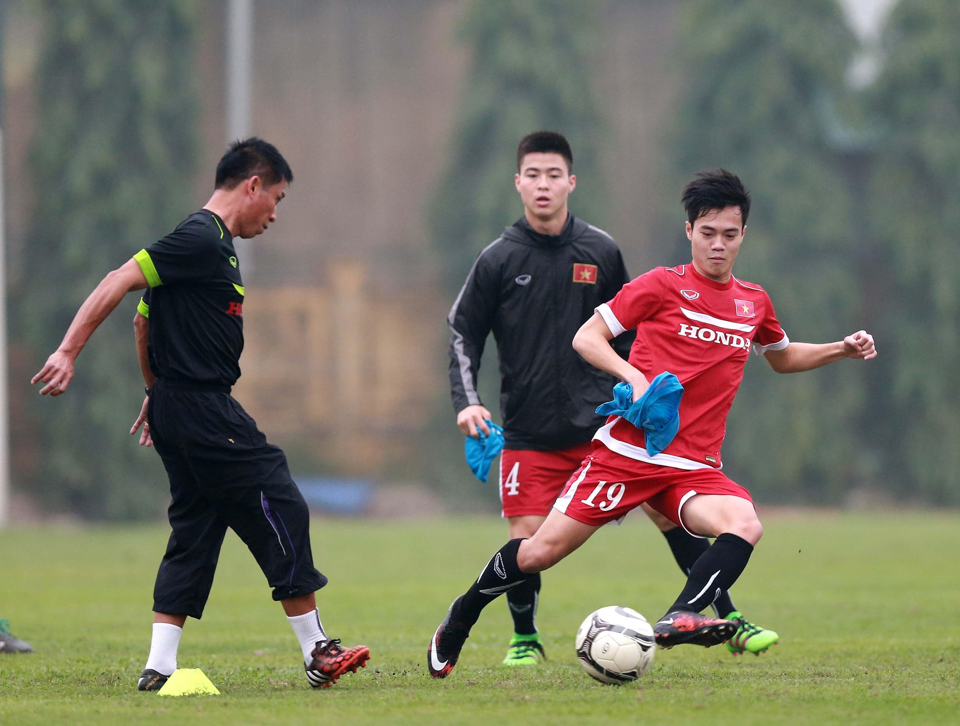 Băn khoăn thương vụ Văn Toàn