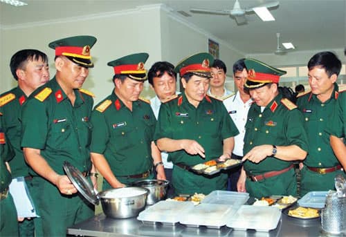 Tiếp tục mở rộng xã hội hóa công tác nuôi dưỡng bộ đội trong thời gian tới