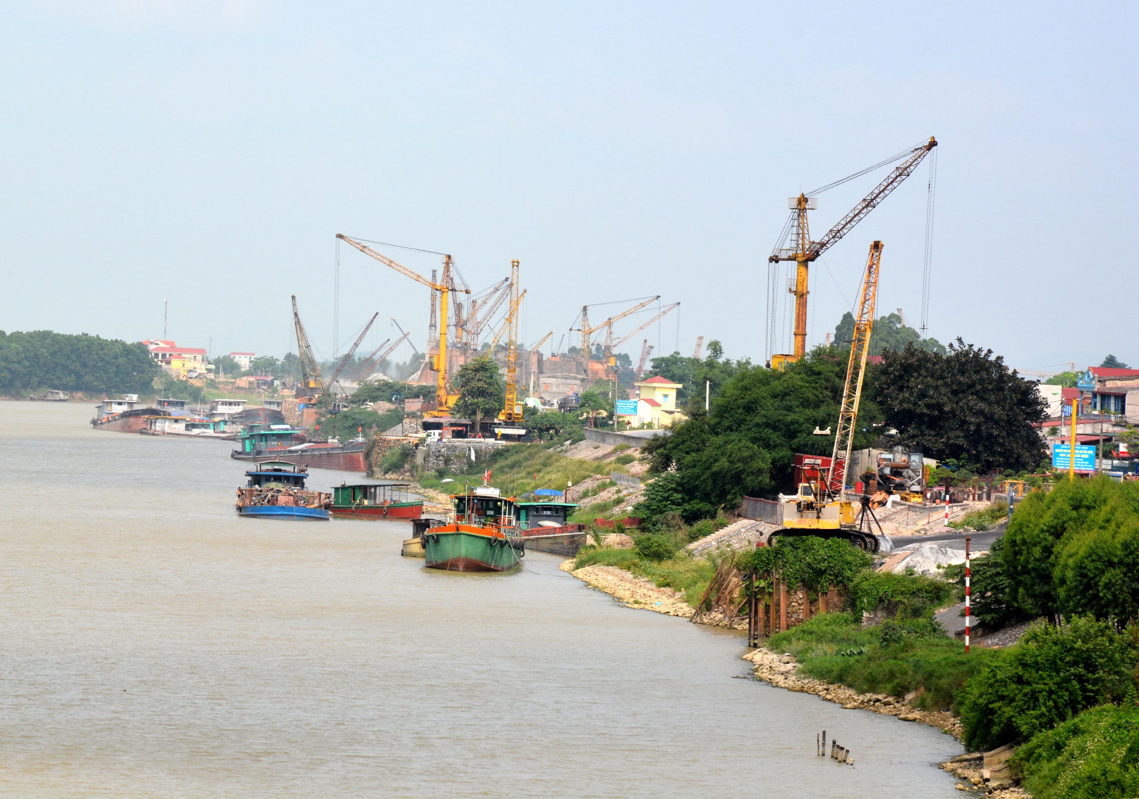 Nguy cơ ở đê sông Cầu