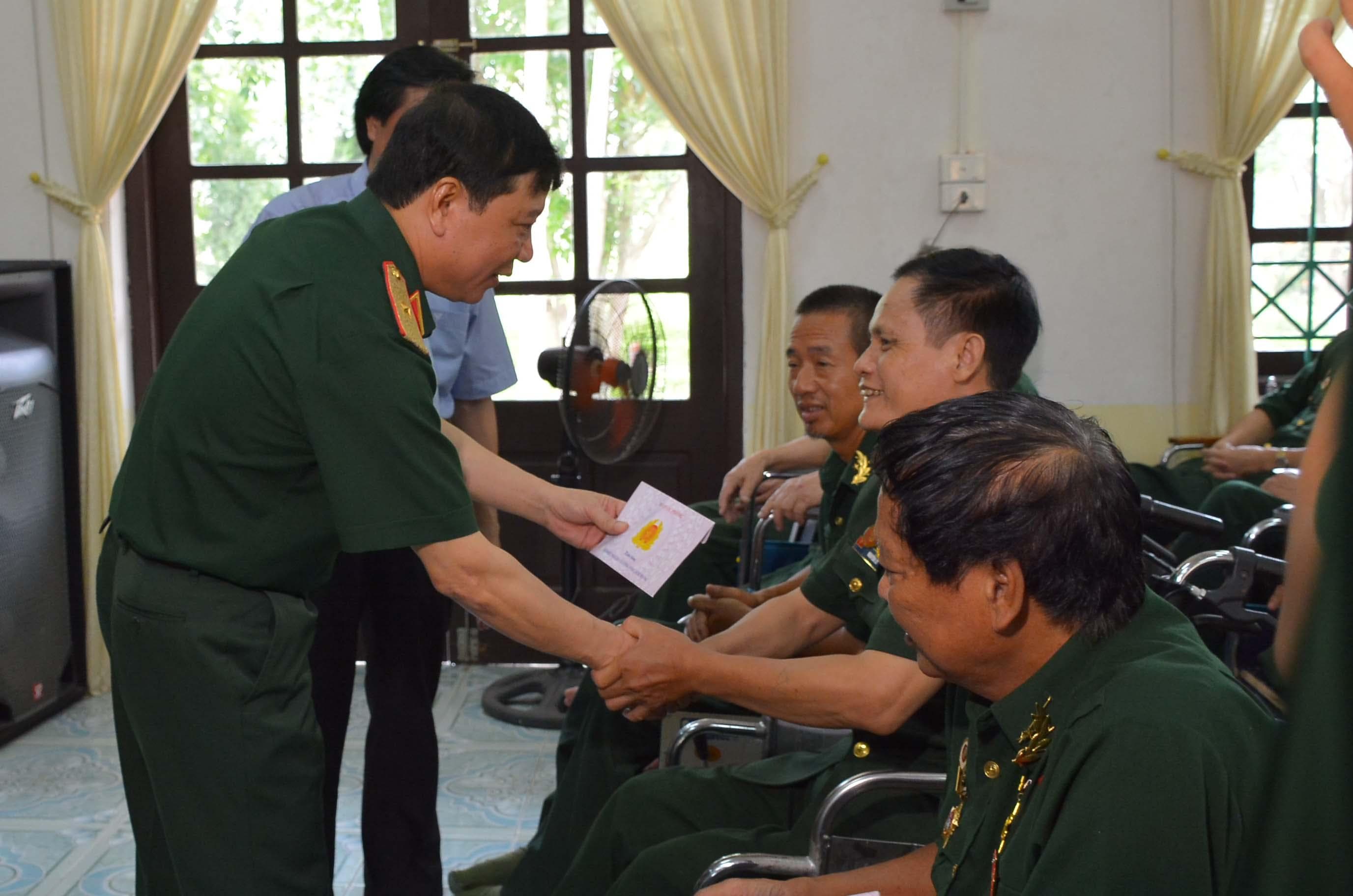 Các địa phương, đơn vị chăm lo người có công