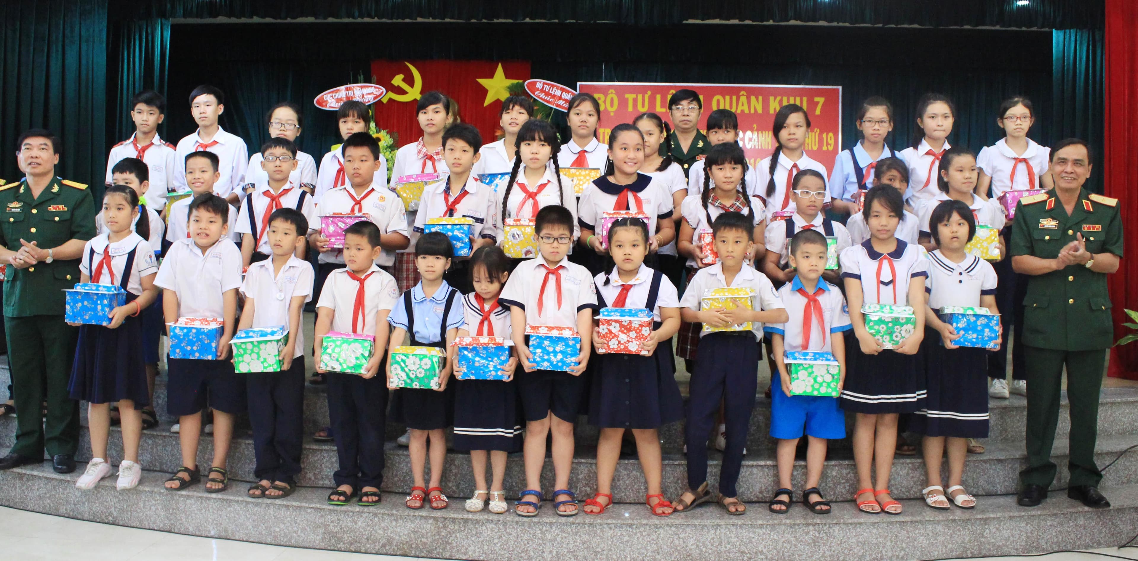 Nhiều mô hình giúp các em vượt khó, học giỏi
