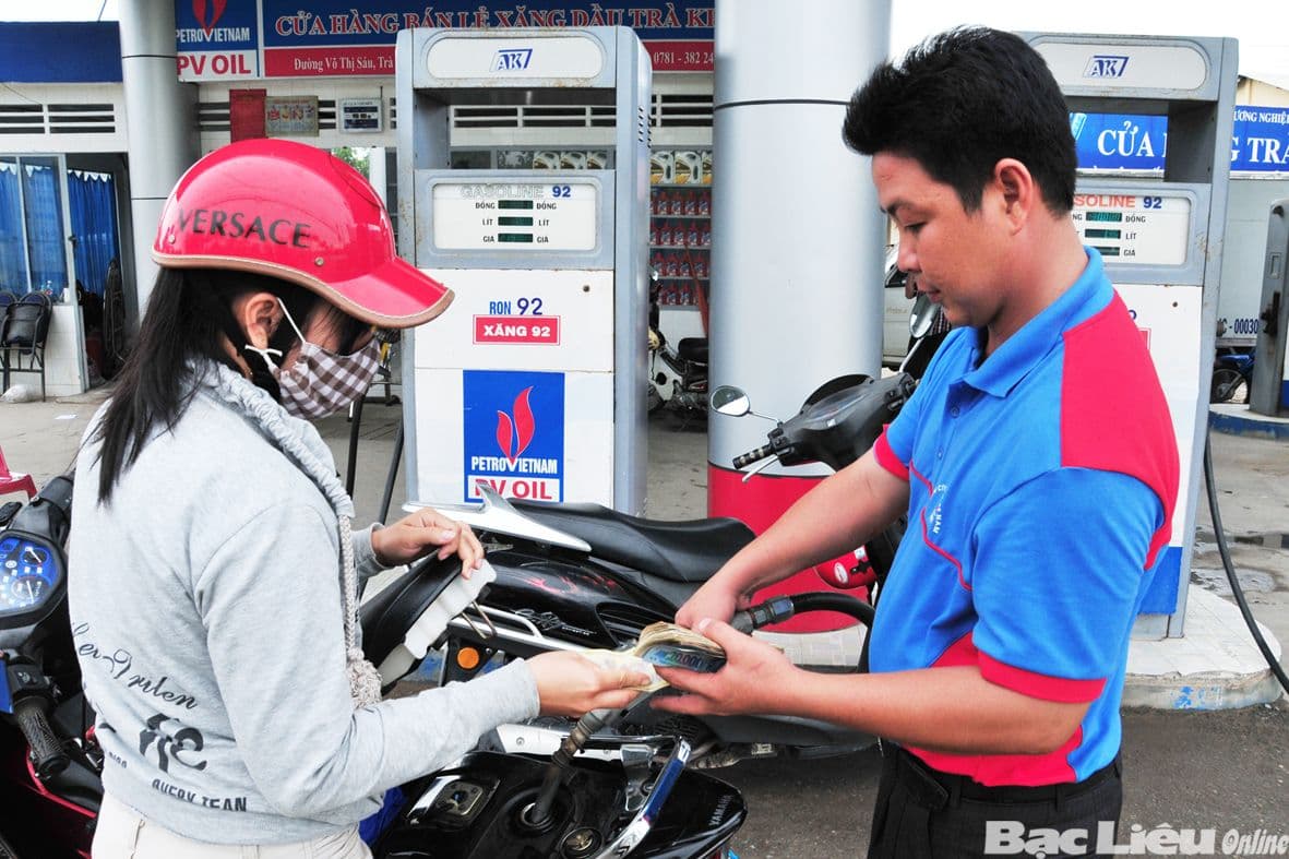 Giá xăng, dầu tiếp tục giảm