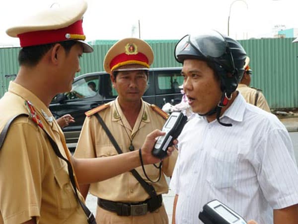 Tăng cường kiểm tra nồng độ cồn của người điều khiển phương tiện giao thông