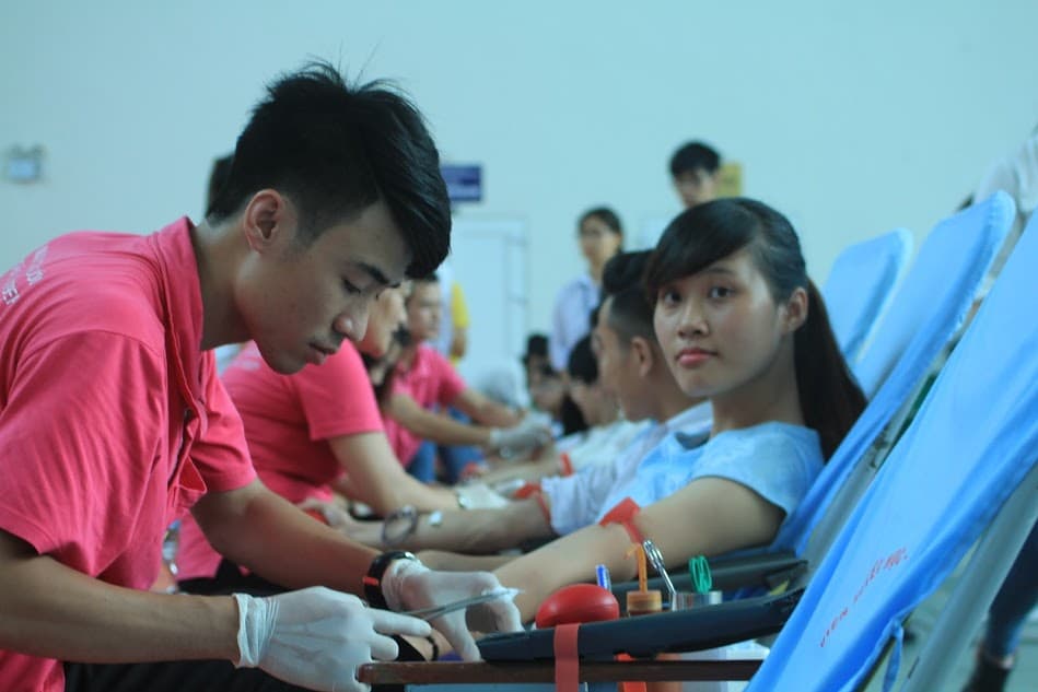 Đông đảo bạn trẻ tham gia ngày hội hiến máu “Người Việt Trẻ 2016”
