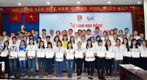 Trao 61 suất học bổng tặng cho sinh viên hoàn cảnh khó khăn