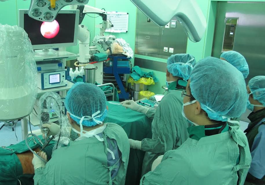 Sử dụng phẫu thuật nội soi trong điều trị sỏi san hô hiếm gặp
