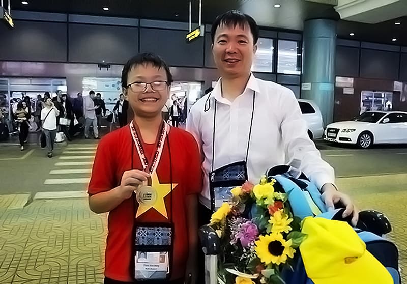Đội tuyển Toán Việt Nam đứng đầu cuộc thi Olympic Toán và Khoa học quốc tế
