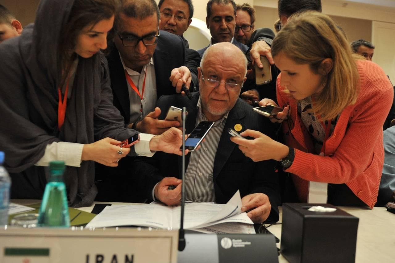 OPEC nhóm họp trong bất đồng về cắt giảm khai thác dầu thô
