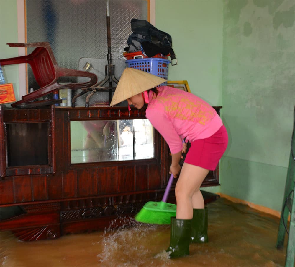Để người dân vùng lũ sớm ổn định đời sống