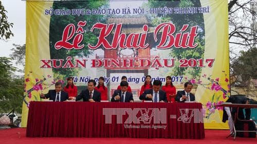 Lễ khai bút đầu Xuân Đinh Dậu tại đình thờ Tiên triết Chu Văn An