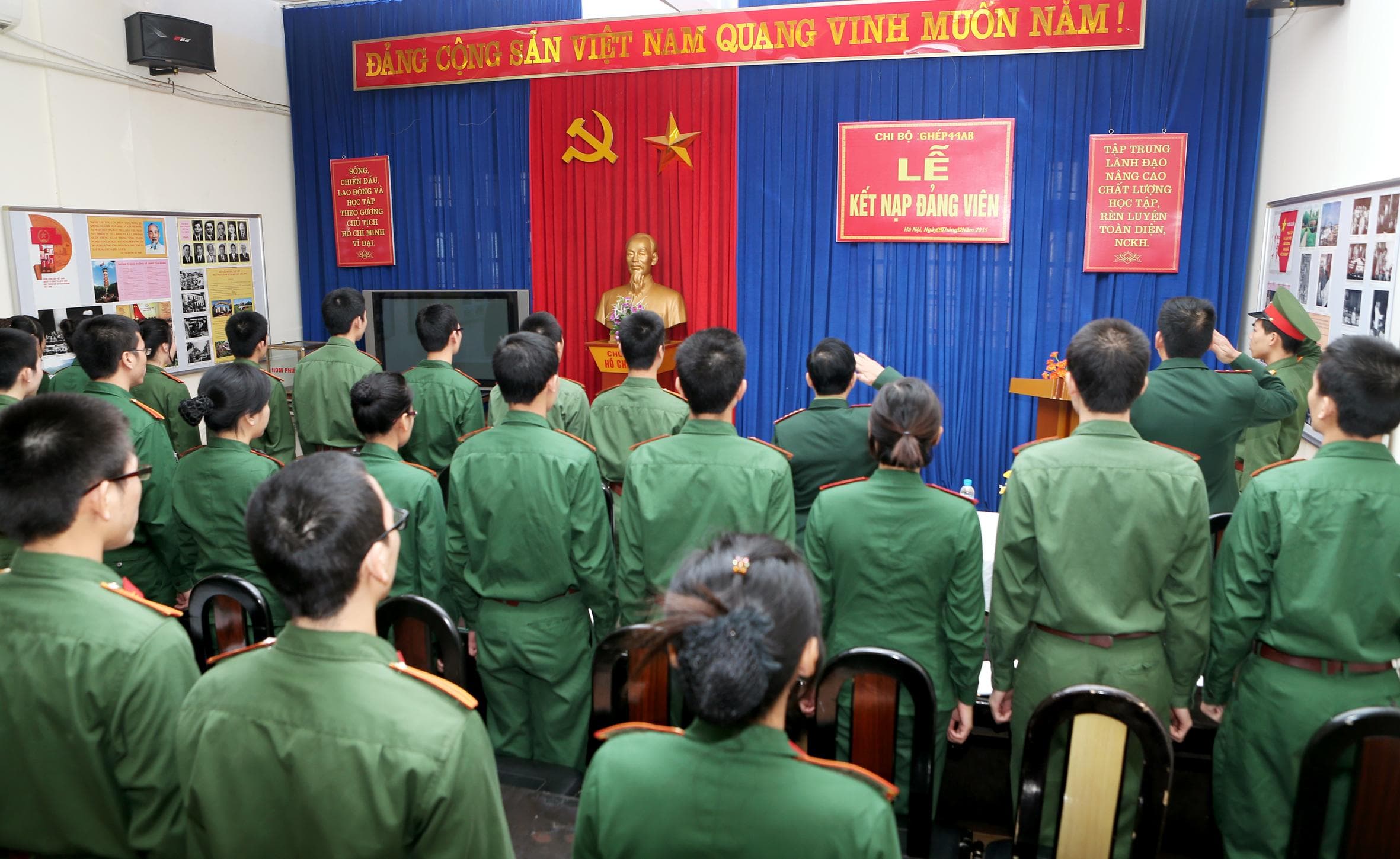 Quan tâm giáo dục, rèn luyện đảng viên trẻ