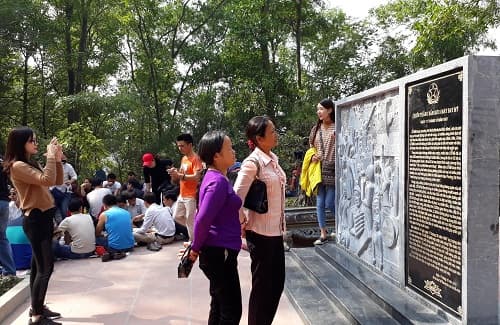 Di tích cách mạng trên núi Kho