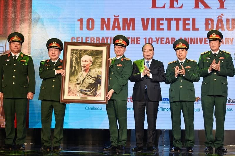 Thủ tướng Nguyễn Xuân Phúc: Viettel đã tạo ra một mẫu hình tăng trưởng mới cho Việt Nam
