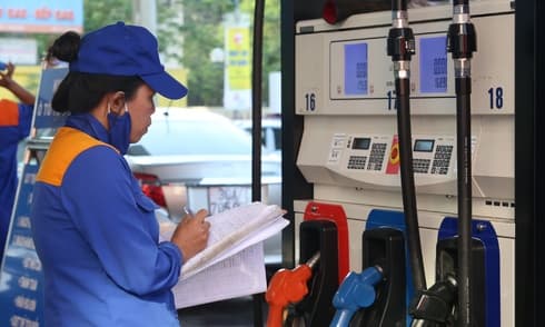 Giá xăng RON 92 giảm thêm 81 đồng mỗi lít