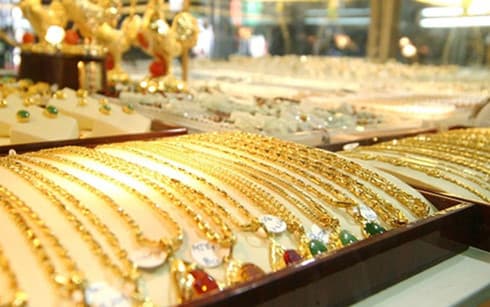 Giá vàng trong nước giảm trong khi thế giới vẫn tăng