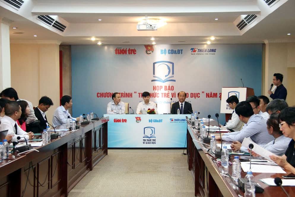 Khởi động chương trình "Tri thức trẻ vì giáo dục”