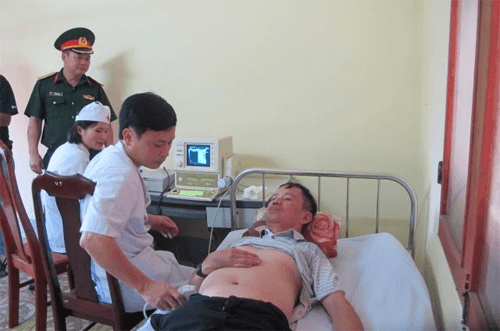 Bệnh viện Quân y 4 khám bệnh, cấp thuốc miễn phí cho thương binh, bệnh binh tại Nghệ An