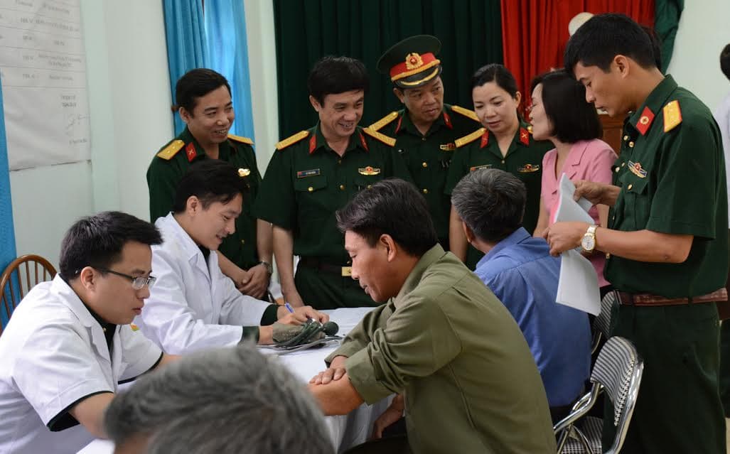 Tổ chức khám bệnh, tư vấn sức khỏe và cấp thuốc miễn phí cho đối tượng chính sách