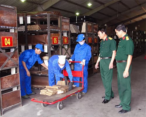 Tiếp nhận, bảo quản, cấp phát an toàn, chu đáo