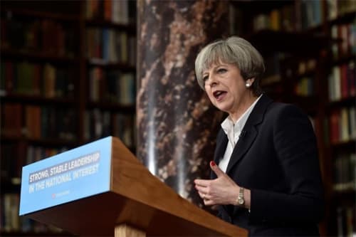 Thủ tướng Anh chịu sức ép về việc lựa chọn Brexit “cứng” hay “mềm”