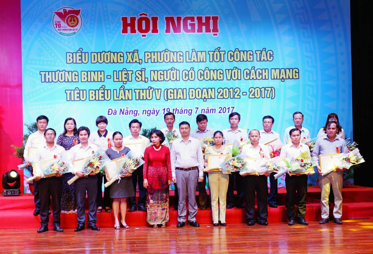 Khen thưởng các tập thể, cá nhân làm tốt công tác TB-LS, người có công với cách mạng