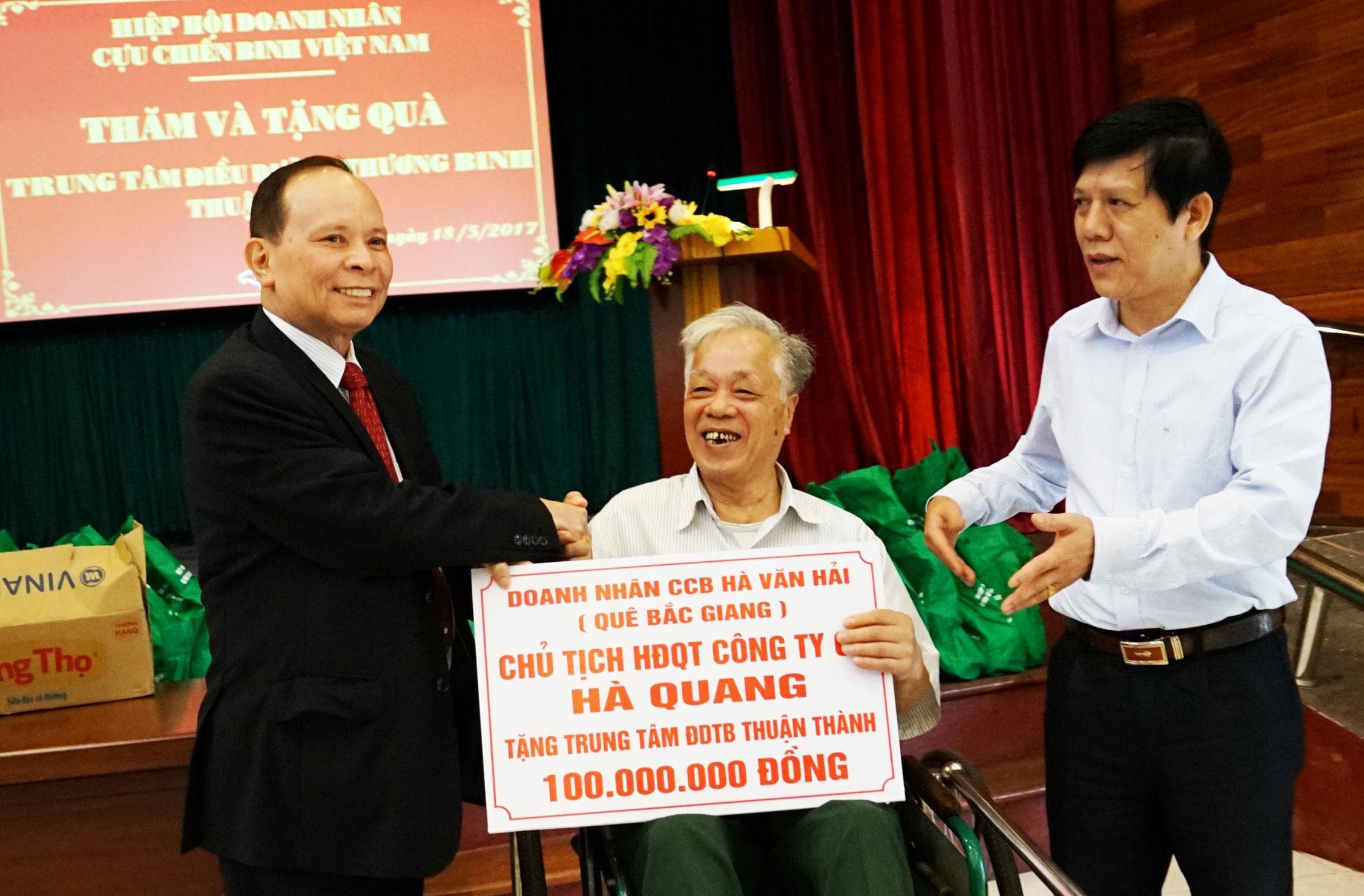 Làm giàu chính đáng và giàu lòng nhân ái