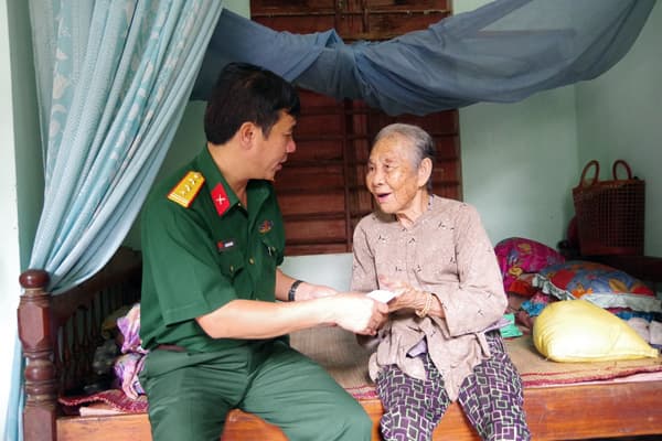 Cả nước chăm lo người có công