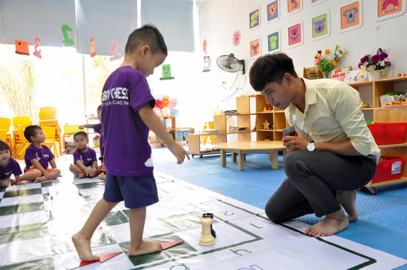 Giúp trẻ tự tin, tư duy độc lập với Babychess