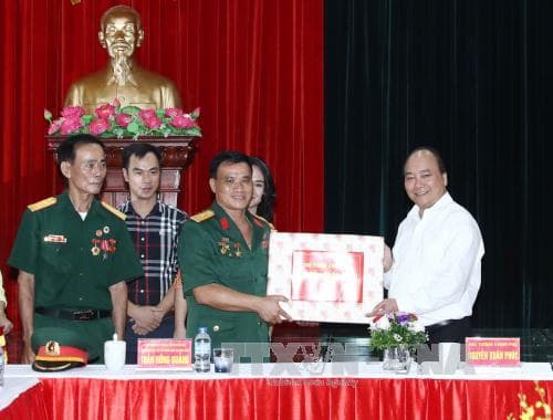 Thủ tướng Nguyễn Xuân Phúc thăm Xí nghiệp Thương binh Quang Minh, Hải Phòng