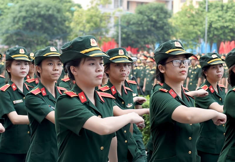 Những “đóa hồng” trong ngày khai giảng