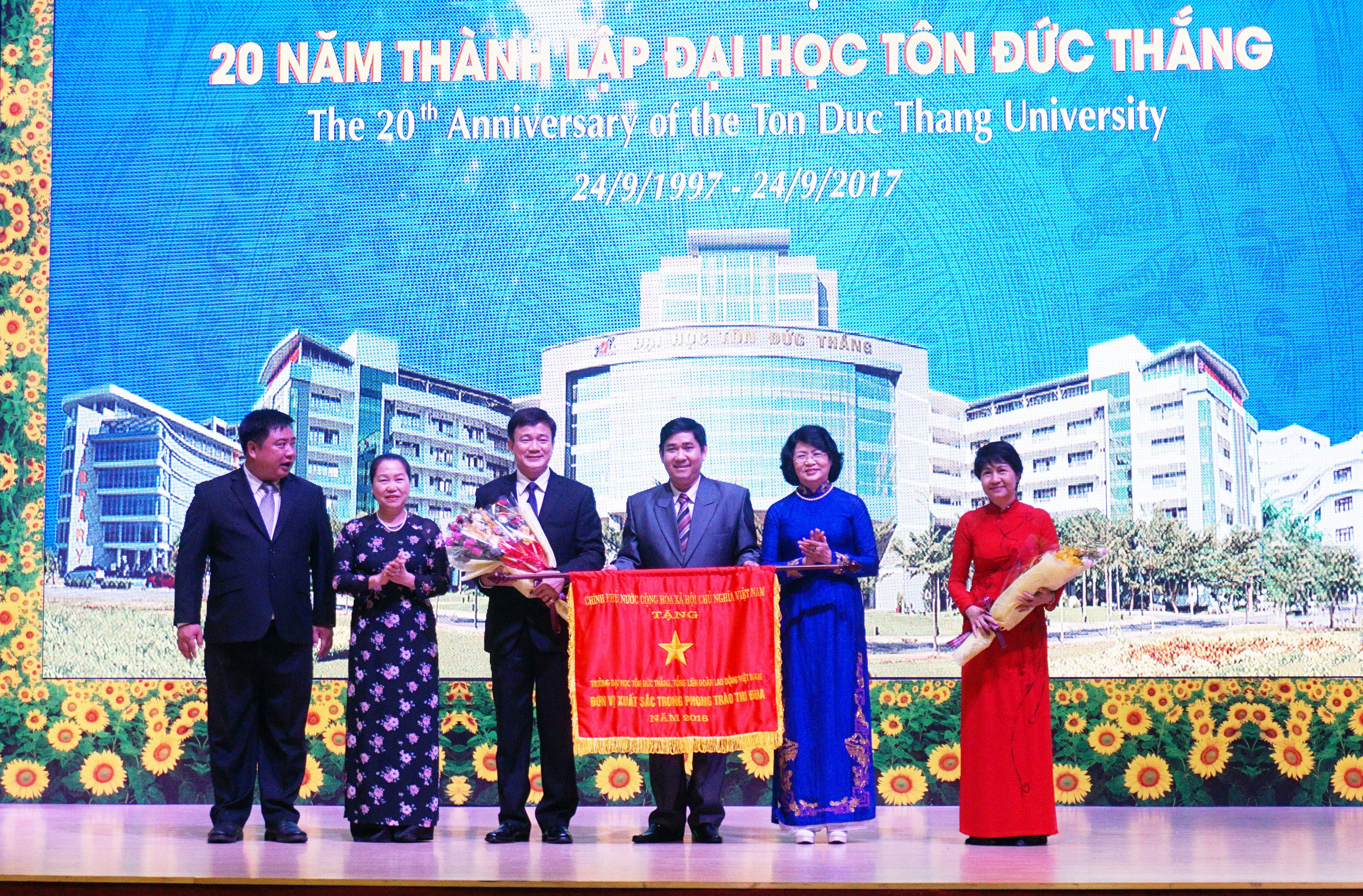 Phó chủ tịch nước dự Lễ kỷ niệm 20 năm thành lập Trường Đại học Tôn Đức Thắng