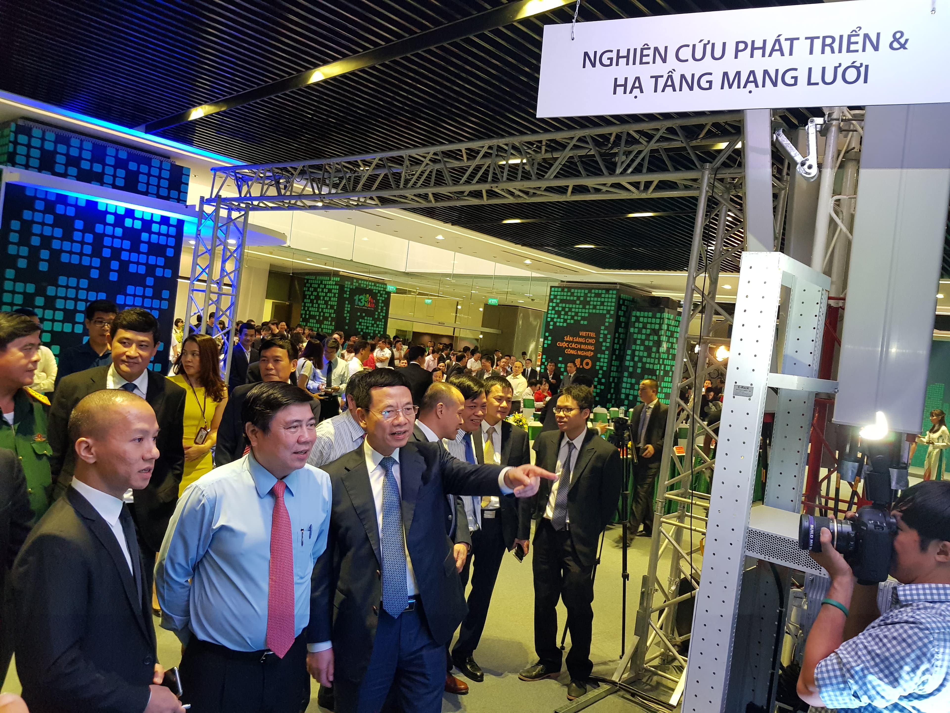 Khai mạc Triển lãm “Viettel với cuộc cách mạng công nghiệp 4.0”