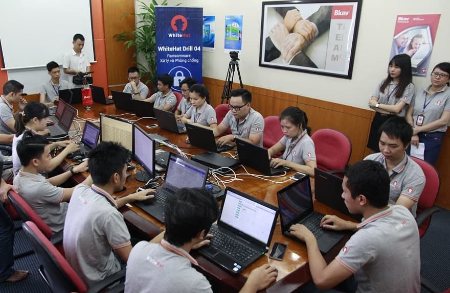 “An toàn thông minh trong thế giới kết nối mới’’