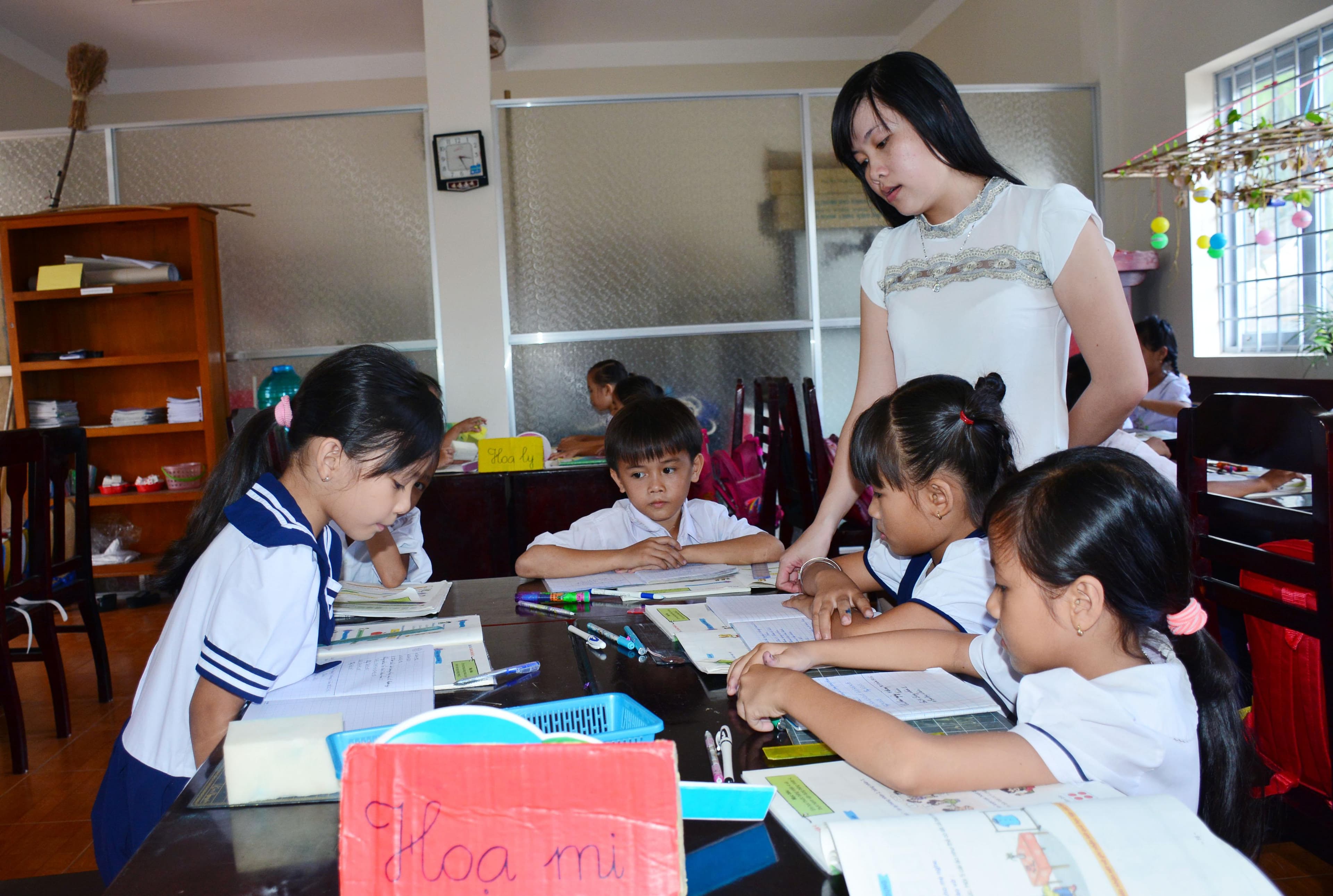Bài 1: Nhân tố nòng cốt trong sự nghiệp “trồng người”