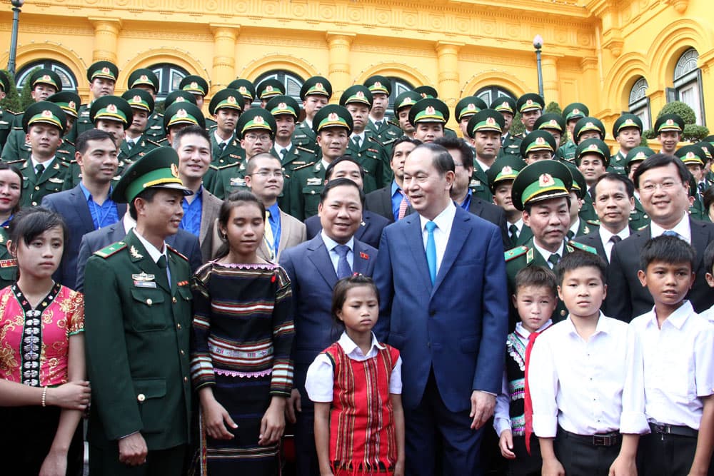 Chuyện về những thầy giáo mang quân hàm xanh